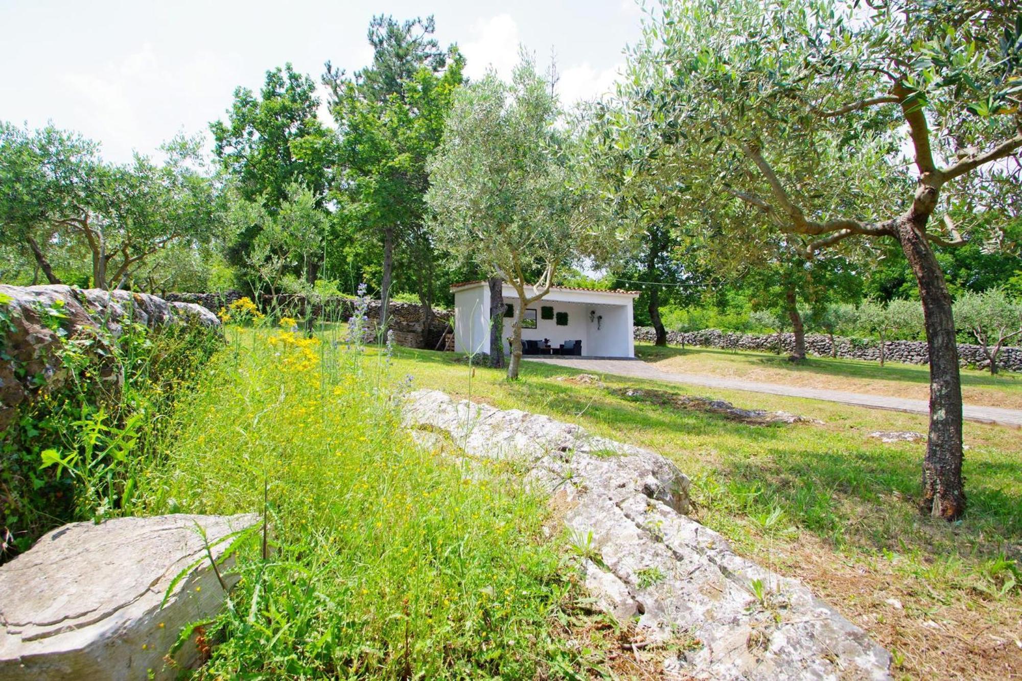 Apartments Nikolina Rakalj Buitenkant foto